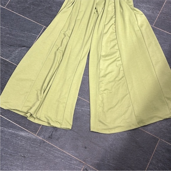 Green tie strap jumpsuit - Picture 2 of 7